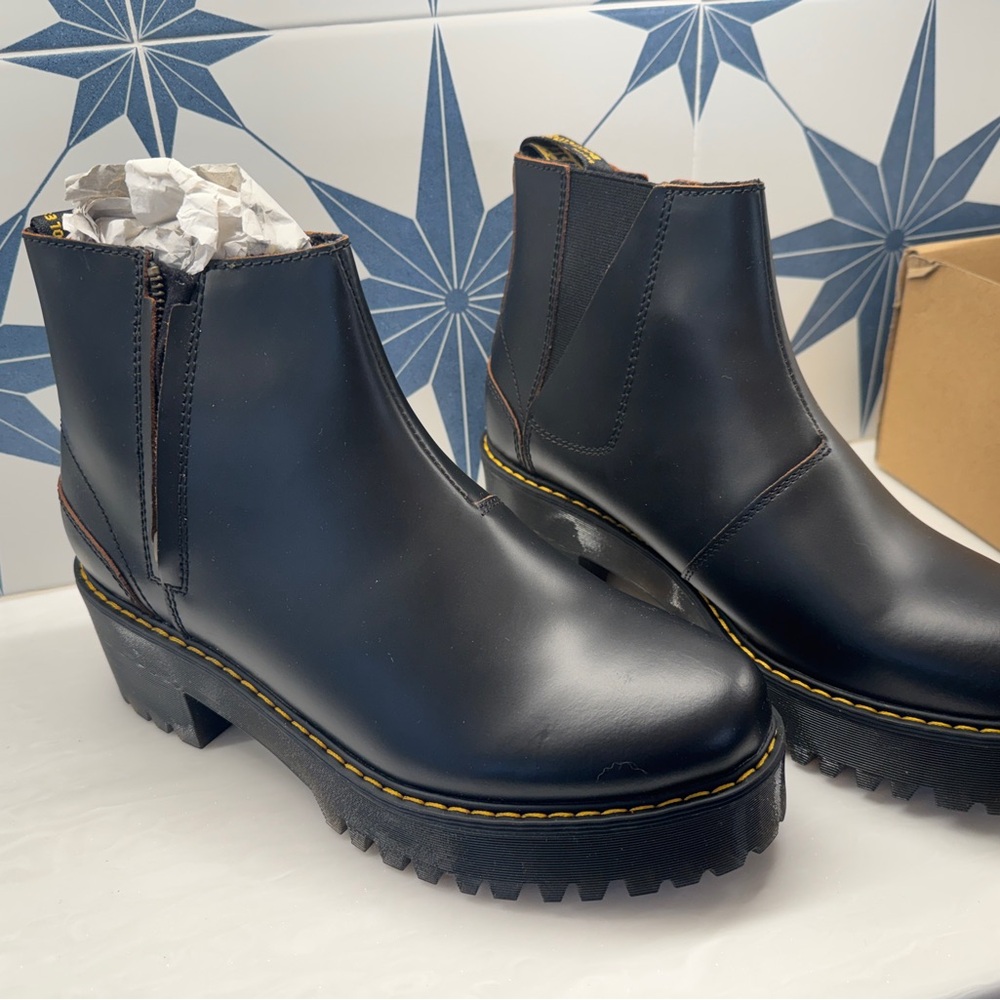 Dr Martens Rometty II brand new in box black Chelsea boots size 10/42